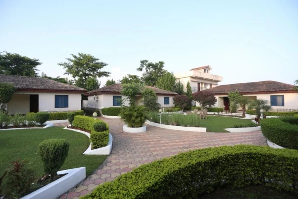 Corbett Jungle Holiday Resort colonial manor on the Kosi riverbank